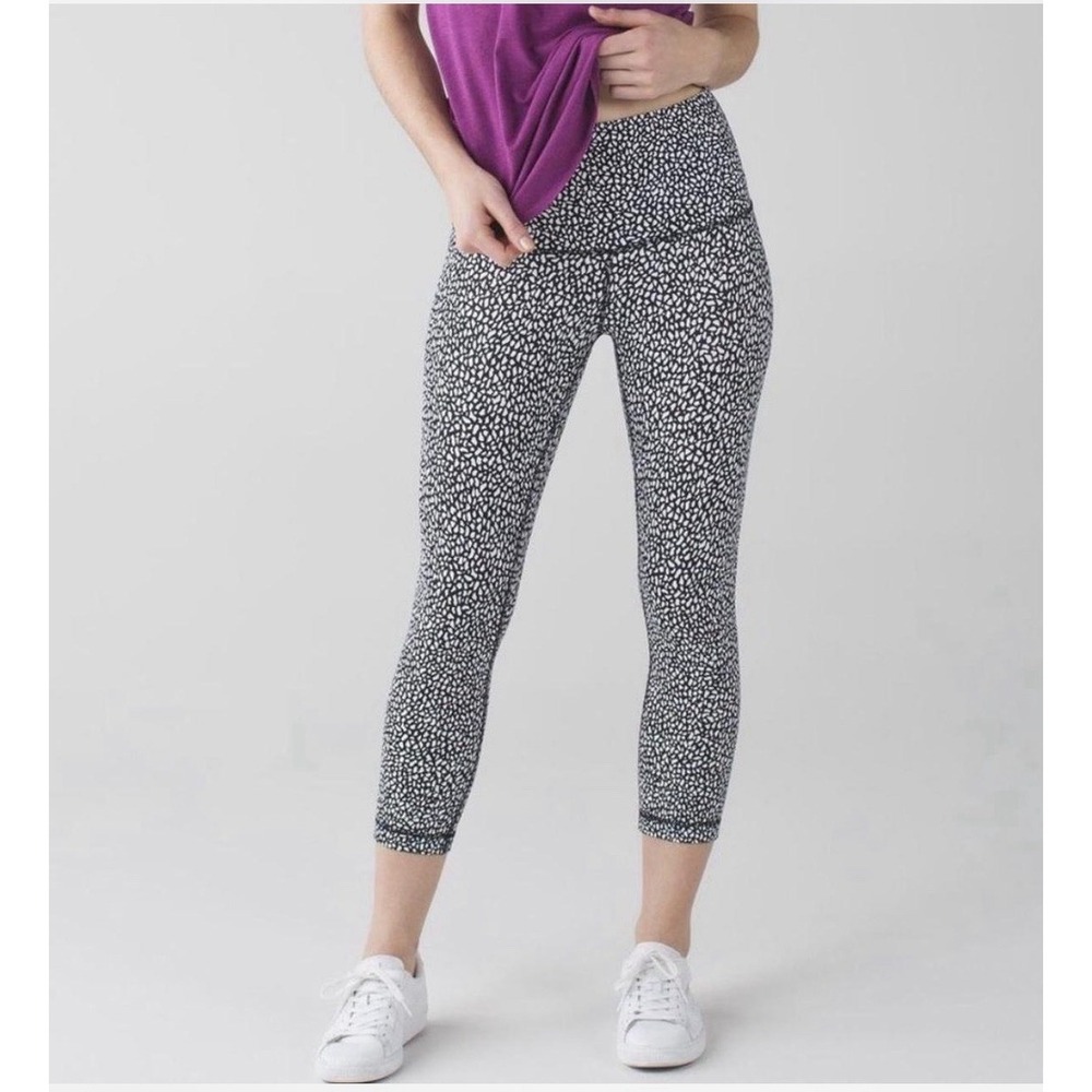 Lululemon Women Leggings Wunder Under Crop Hi-Rise Black White Speckled Size 8